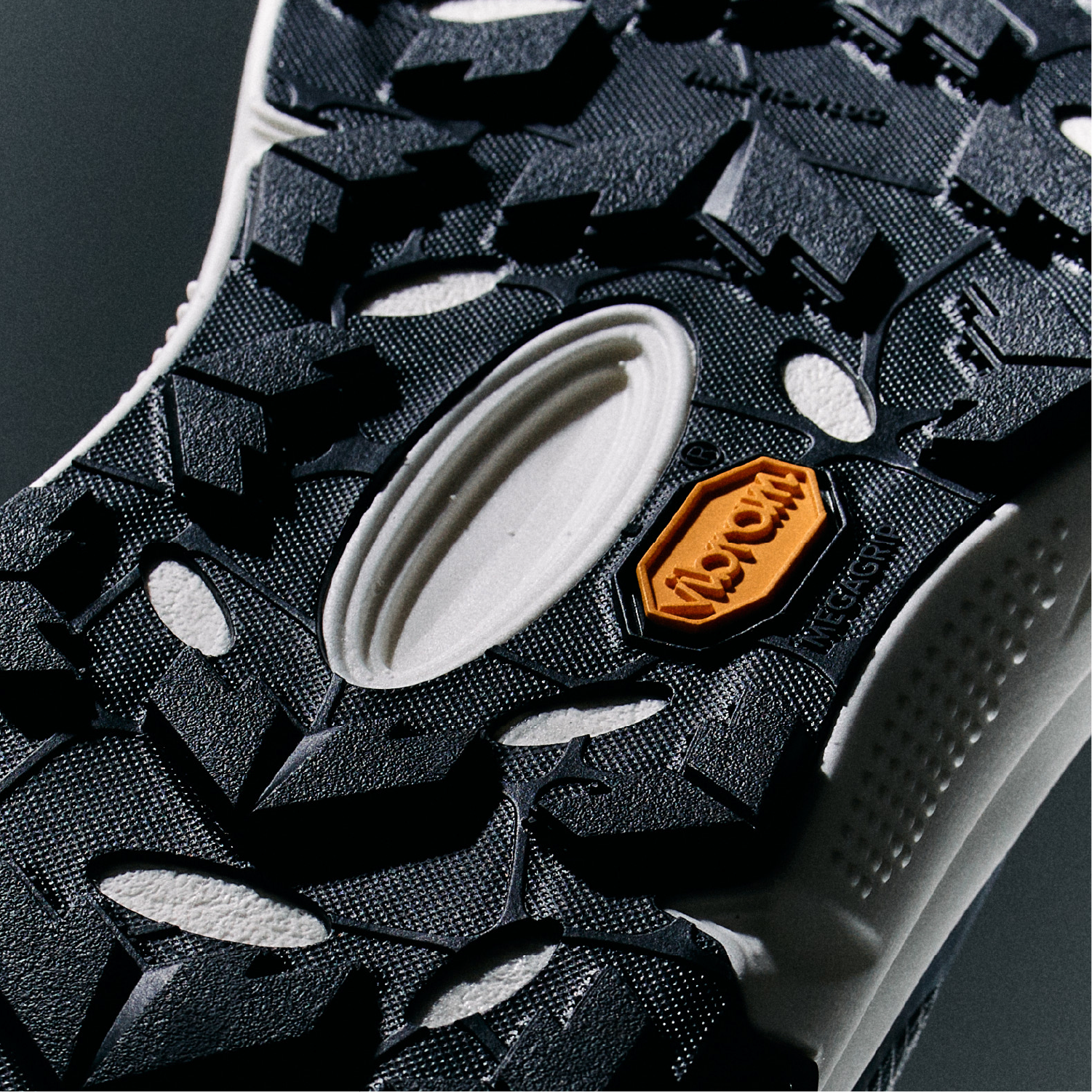 PandaPrank OrbisのVibram Litebase Megagripアウトソール