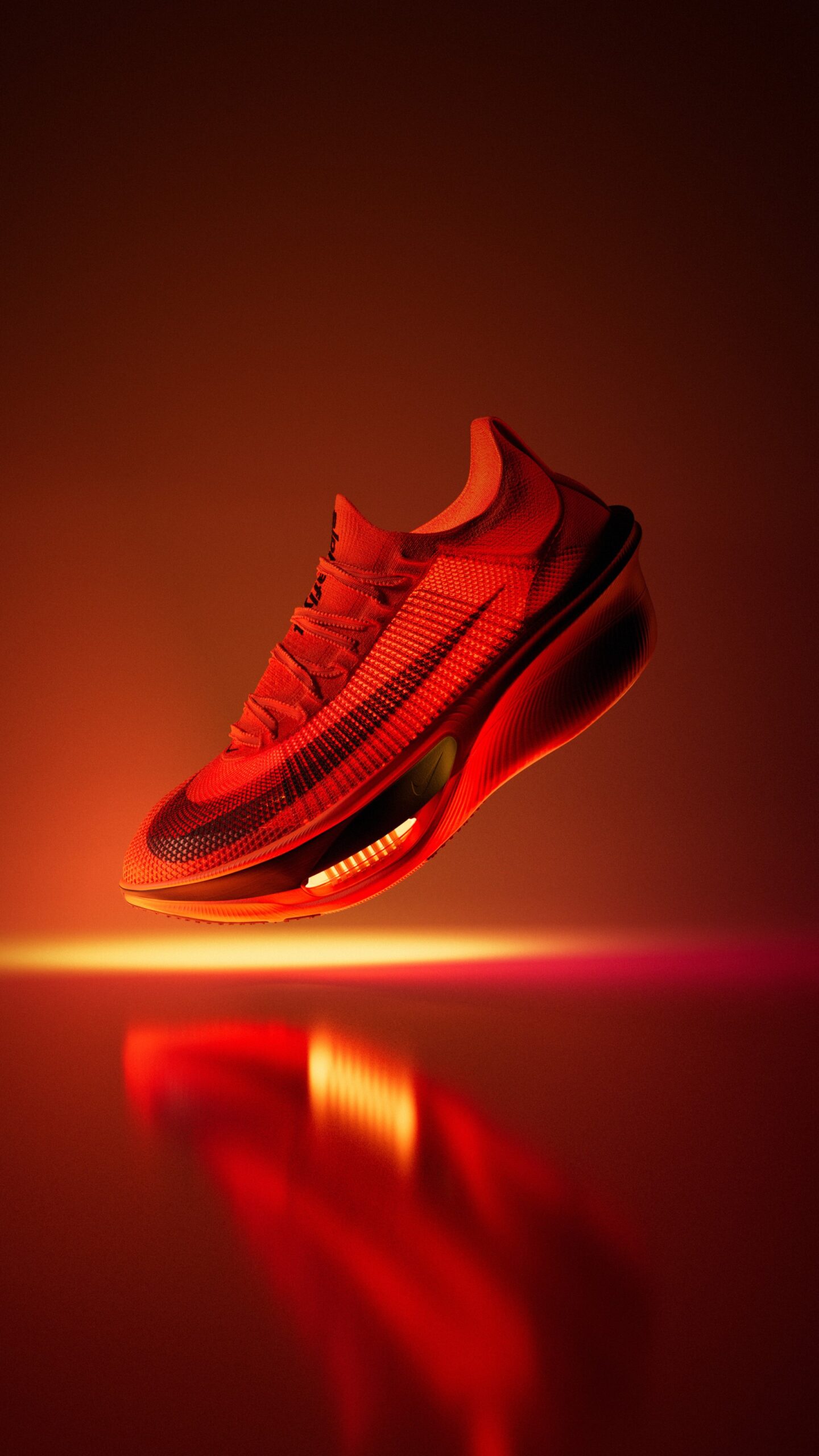 オレンジのナイキ アルファフライ4のAir Zoomとミッドソール