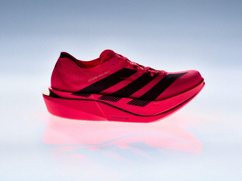 Adizero Adios Pro 5の赤いモデルの側面