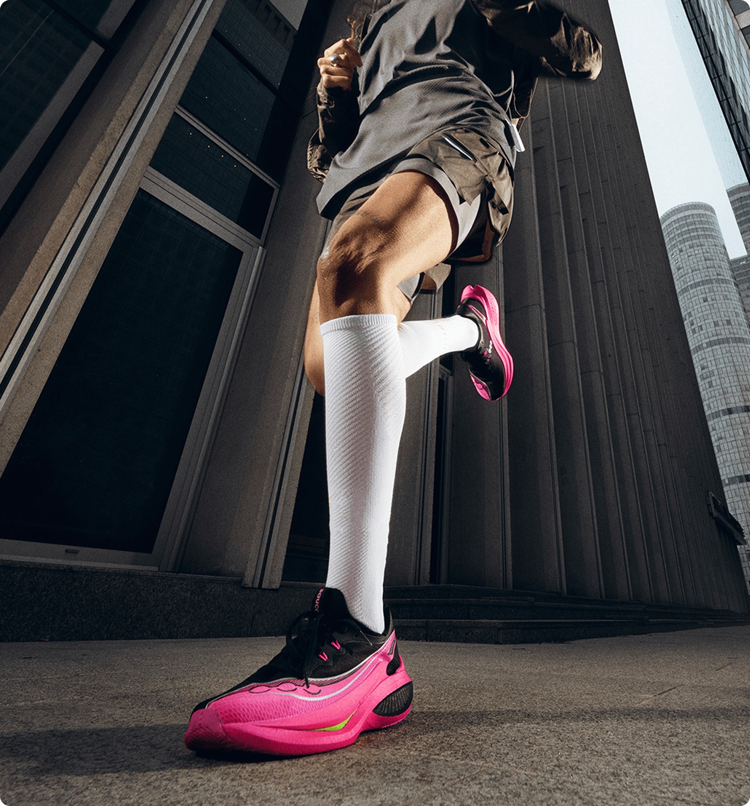 Endorphin Pro 5の公式使用写真。Speed 6とプレート・用途を比較する参考